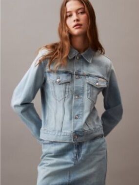 Calvin Klein Jeans Classic Light wash Denim Jean Trucker Jacket Women’s Large